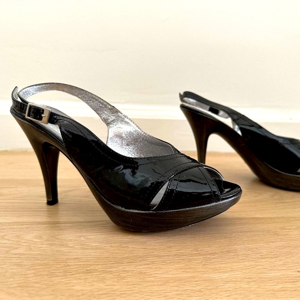Glossy leather heel and platform sandals